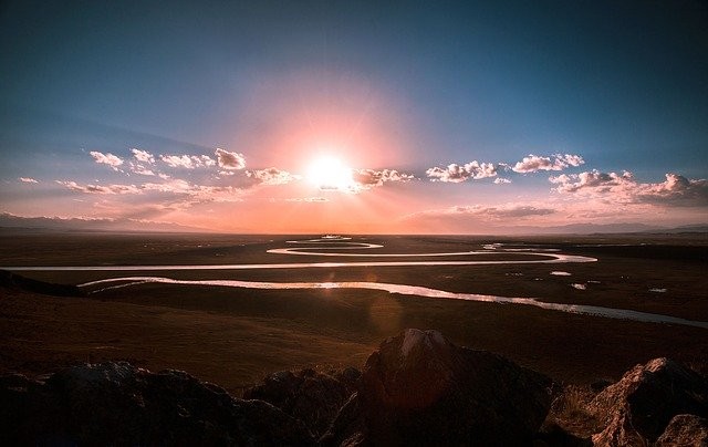 Contribuer avec bonheur à l'existence. Deux voies : l'action et l'abandon